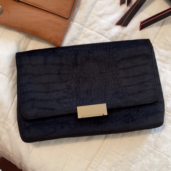 Bundle of Crossbody bags/Clutches - Picture 4 of 5